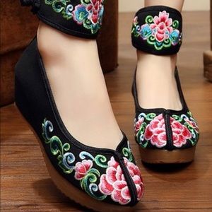 Embroidered Wedge